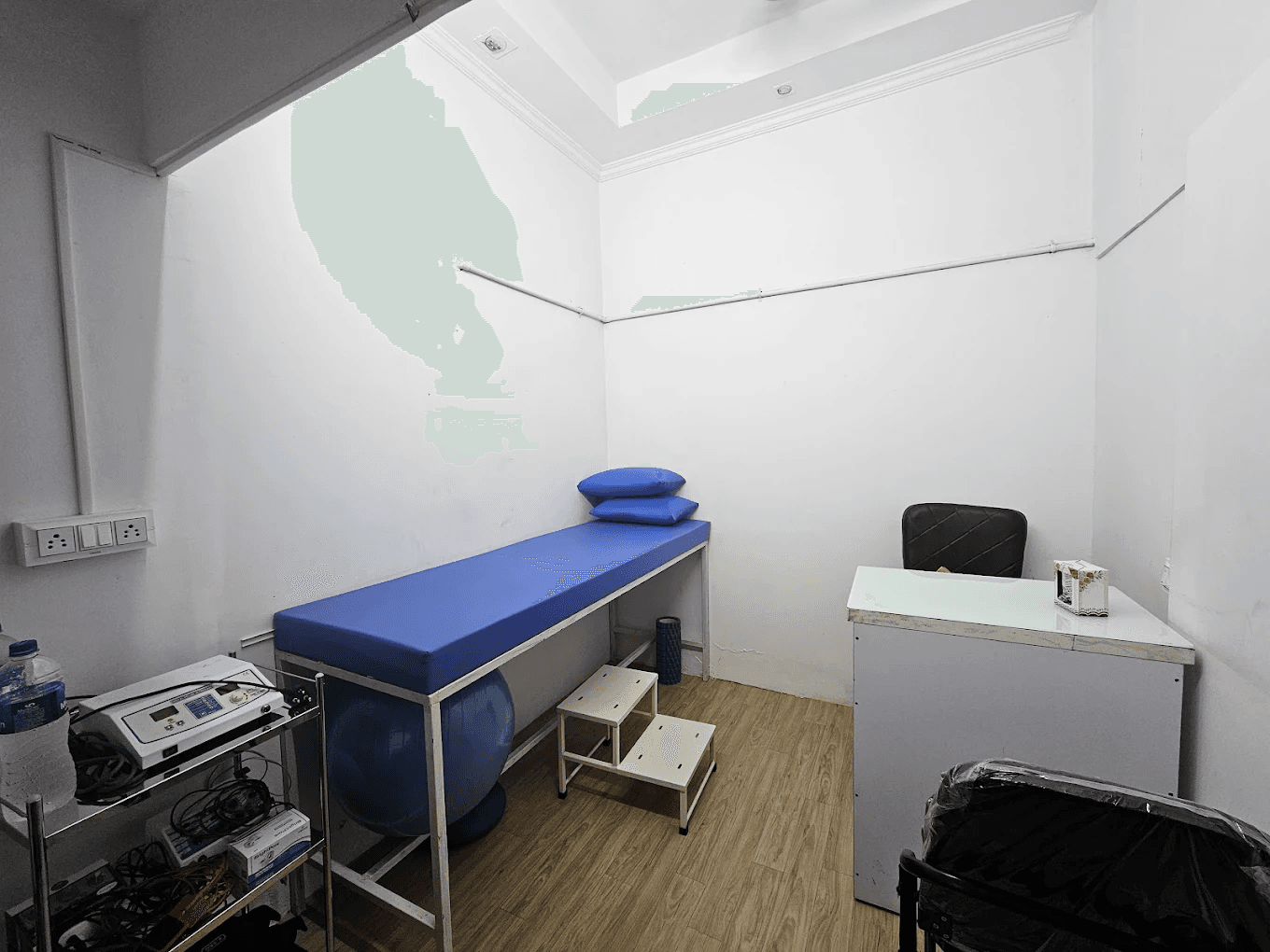 Strengthen.It Treatment Room & Patient Bed